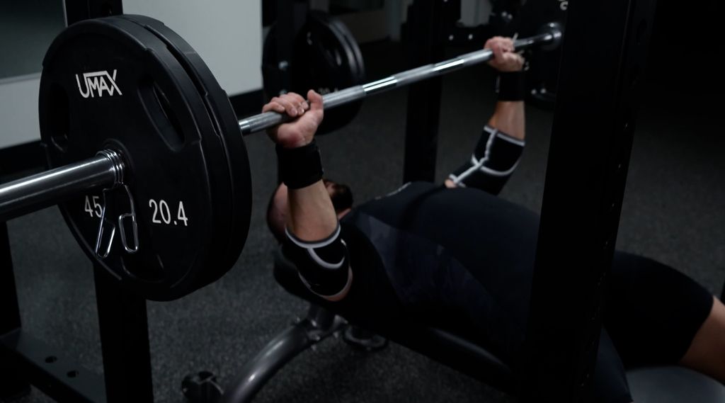benefits of wearing wrist wraps for bench press