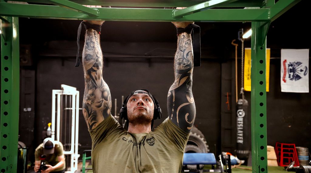 who should use lifting straps for pull-ups