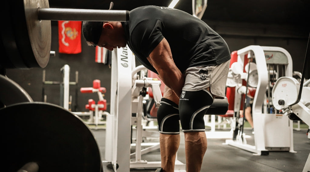 What is the purpose of knee sleeves for powerlifting?